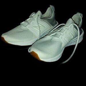 WCRUZLY3 Size 9.5 New Balance Women's  Sneakers Excellent Overall Condition